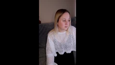 hi glad to chat online show from October 16, 6:47 am