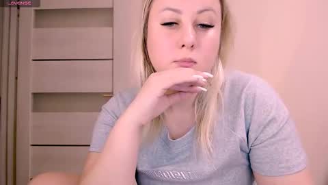 hi glad to chat online show from November 9, 2:04 pm