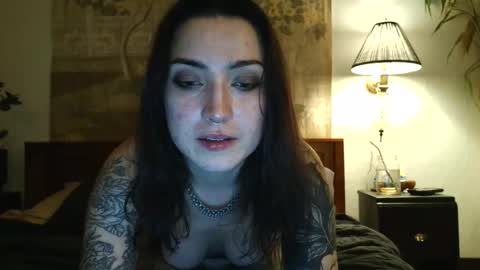 Snapshot of notblondegoth chatting on February 7, 8:51 am notblondegoth online show from February 7, 8:51 am