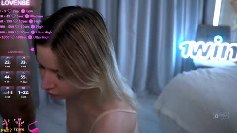 Anna   Check my Bio   Help me to reach 300 thumbs up  online show from January 4, 7:34 pm