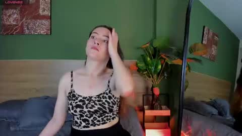 nova_grey__ online show from June 29, 2:28 pm