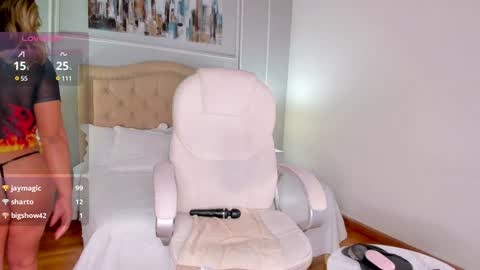 Snapshot of novacyysantos chatting on December 29, 3:13 pm Andrea online show from December 29, 3:13 pm