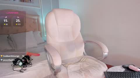 Snapshot of novacyysantos chatting on January 6, 7:13 pm Andrea online show from January 6, 7:13 pm