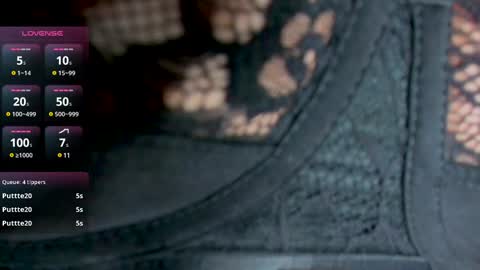 Snapshot of novacyysantos chatting on January 15, 12:09 am Andrea online show from January 15, 12:09 am