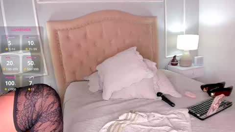 Snapshot of novacyysantos chatting on February 13, 7:52 pm Andrea online show from February 13, 7:52 pm