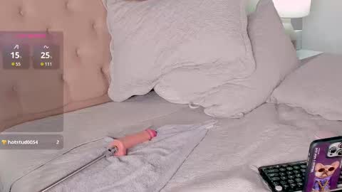 Snapshot of novacyysantos chatting on February 26, 6:32 pm Andrea online show from February 26, 6:32 pm