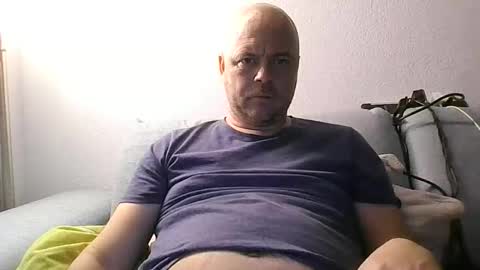 Snapshot of nrekillag81 chatting on April 18, 9:26 pm Swiss Dick online show from April 18, 9:26 pm