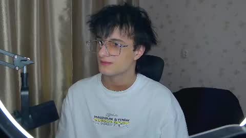 Snapshot of nuar_x chatting on June 8, 5:24 pm Nuar X online show from June 8, 5:24 pm