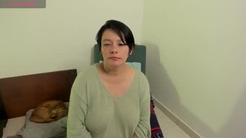 nuit_rose online show from December 7, 8:00 am