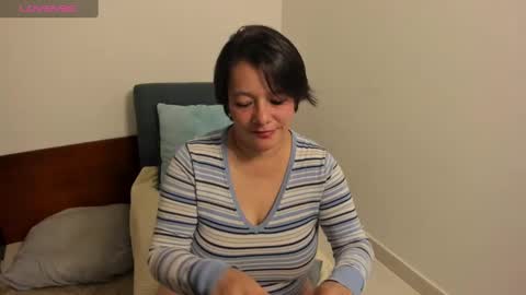 nuit_rose online show from December 15, 1:57 am