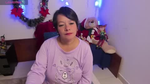 nuit_rose online show from January 1, 11:51 pm
