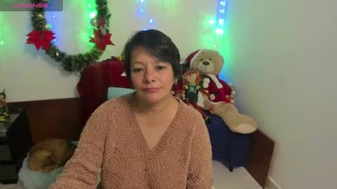 nuit_rose online show from January 4, 4:23 am