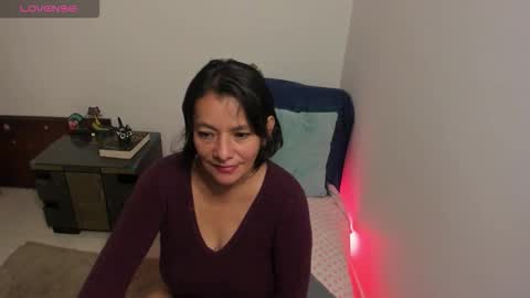 nuit_rose online show from November 17, 2:28 am