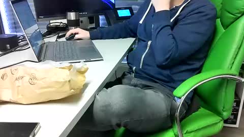 Snapshot of numlove chatting on December 4, 10:35 am Slave for Mistress and Master online show from December 4, 10:35 am