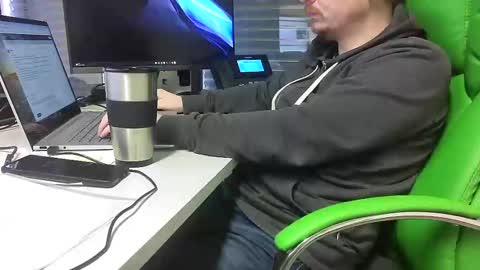 Snapshot of numlove chatting on December 17, 10:12 am Slave for Mistress and Master online show from December 17, 10:12 am