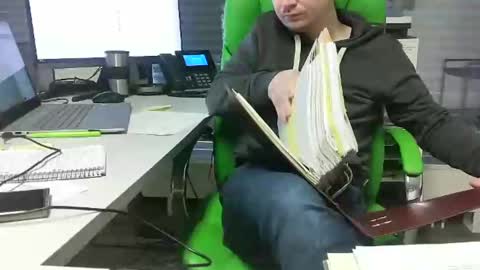 Snapshot of numlove chatting on January 30, 10:29 am Slave for Mistress and Master online show from January 30, 10:29 am