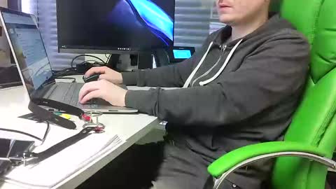 Snapshot of numlove chatting on February 25, 11:19 am Slave for Mistress and Master online show from February 25, 11:19 am