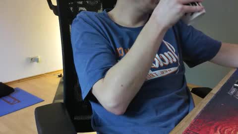 Snapshot of numlove chatting on October 25, 7:49 am Slave for Mistress and Master online show from October 25, 7:49 am