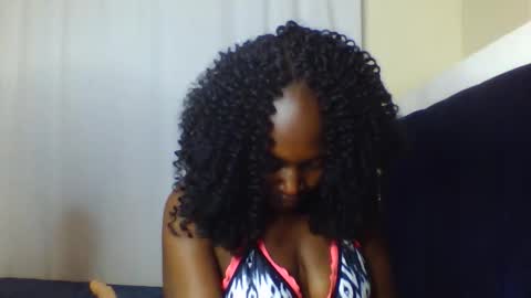 Snapshot of nutgal_ chatting on February 14, 1:24 am nutgal online show from February 14, 1:24 am