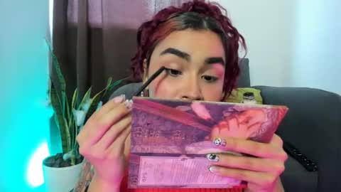 Nia online show from October 27, 8:35 pm