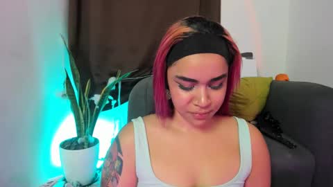 Nia online show from November 9, 11:25 pm