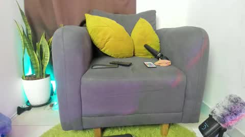 Nia online show from March 11, 11:44 pm