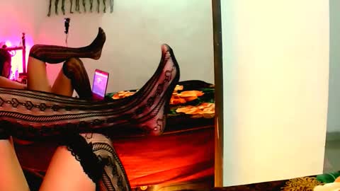 Snapshot of nylonseductress chatting on November 26, 3:35 pm Scarlett online show from November 26, 3:35 pm