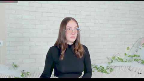 Snapshot of nymphalean chatting on November 9, 5:11 pm Kat online show from November 9, 5:11 pm