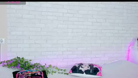 Snapshot of nymphalean chatting on December 5, 9:18 am Kat online show from December 5, 9:18 am