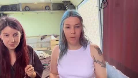 Snapshot of nympharabelle chatting on October 31, 10:11 pm Creamy Grapefruit online show from October 31, 10:11 pm