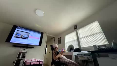 Snapshot of nymphomaticbaby chatting on November 12, 5:02 pm nymphomaticbaby online show from November 12, 5:02 pm