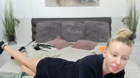 NyokoAnya online show from October 27, 7:01 am