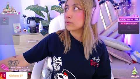 Snapshot of nyx_andria chatting on December 17, 8:01 am Alex . online show from December 17, 8:01 am