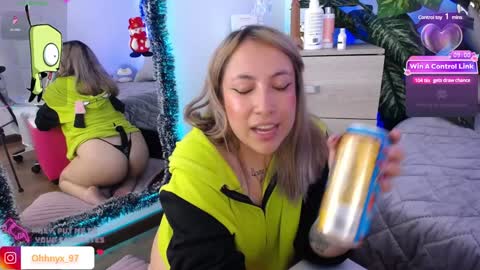 Snapshot of nyx_andria chatting on January 8, 9:32 am Alex . online show from January 8, 9:32 am