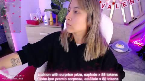 Snapshot of nyx_andria chatting on February 16, 8:22 pm Alex . online show from February 16, 8:22 pm