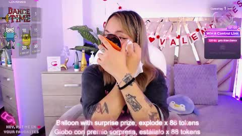 Snapshot of nyx_andria chatting on February 26, 8:33 pm Alex . online show from February 26, 8:33 pm