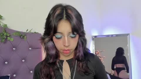 Snapshot of nyx_nayla chatting on December 5, 2:31 am online show from December 5, 2:31 am