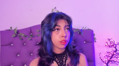 Snapshot of nyx_nayla chatting on December 10, 11:11 am online show from December 10, 11:11 am