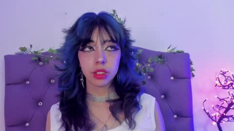 Snapshot of nyx_nayla chatting on December 11, 9:23 pm online show from December 11, 9:23 pm