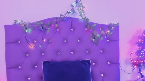 Snapshot of nyx_nayla chatting on December 18, 5:10 pm online show from December 18, 5:10 pm