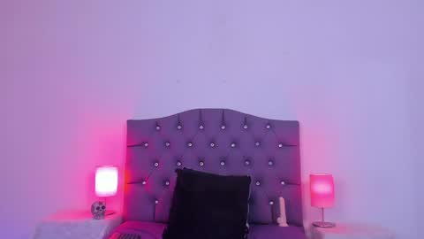 Snapshot of nyx_nayla chatting on February 1, 11:10 am online show from February 1, 11:10 am