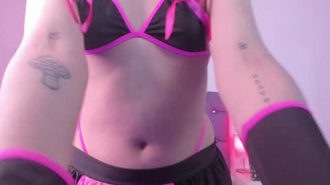 Snapshot of nyx_nayla chatting on February 3, 4:57 am online show from February 3, 4:57 am