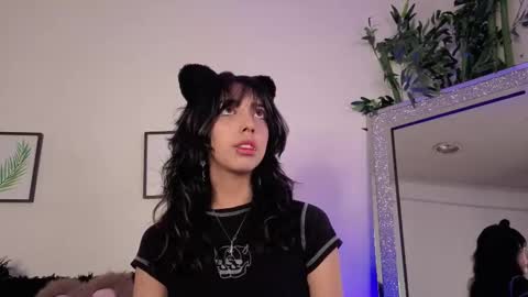 Snapshot of nyx_nayla chatting on October 7, 6:43 am online show from October 7, 6:43 am