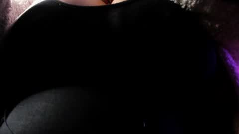 nyxchloelarah online show from July 30, 4:17 pm