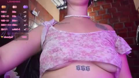 Snapshot of nyxiia chatting on February 28, 2:40 pm Scarlett online show from February 28, 2:40 pm