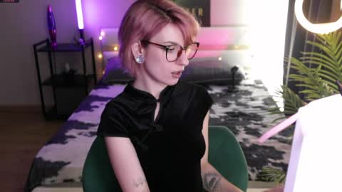 Snapshot of obedientt_ chatting on May 23, 12:53 pm Moonlight online show from May 23, 12:53 pm