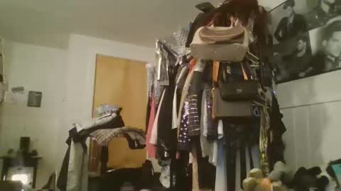 Snapshot of obsessed_glambert chatting on November 6, 2:45 am obsessed_glambert online show from November 6, 2:45 am