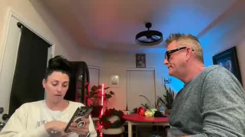 SimplyUs online show from November 19, 6:24 am