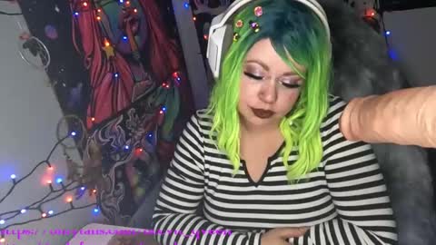 Snapshot of occvlt_qveen chatting on December 22, 5:23 am occvlt qveen online show from December 22, 5:23 am