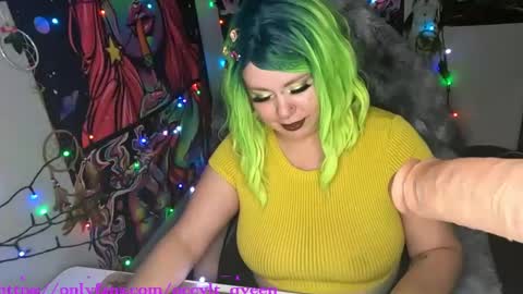 Snapshot of occvlt_qveen chatting on December 29, 5:21 am occvlt qveen online show from December 29, 5:21 am